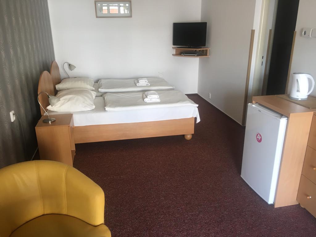 Hotel City Παρντούμπιτσε Εξωτερικό φωτογραφία